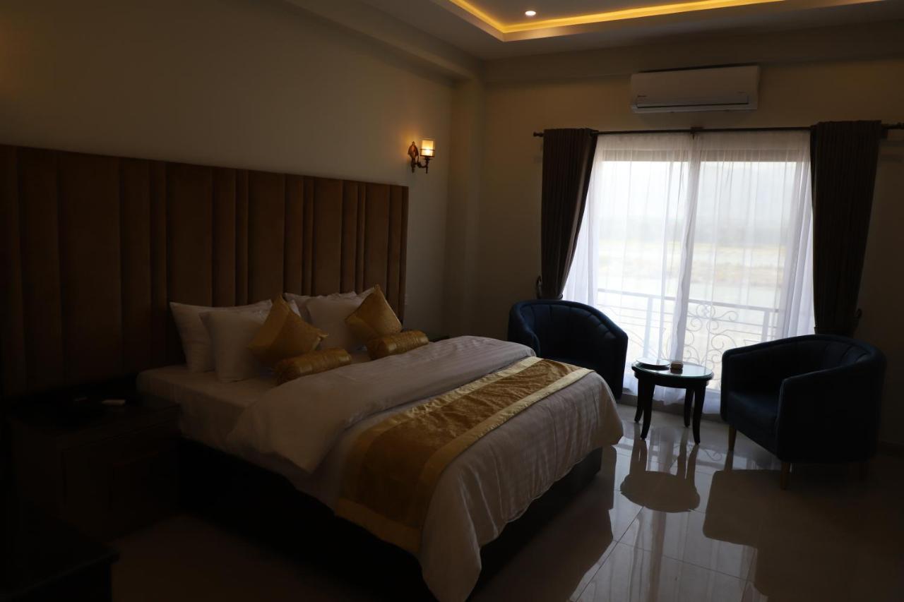 Swat Palace Hotel By Northin Mam Derai Екстер'єр фото
