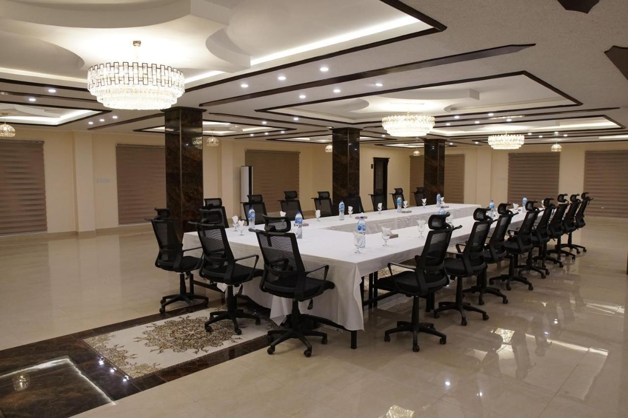 Swat Palace Hotel By Northin Mam Derai Екстер'єр фото