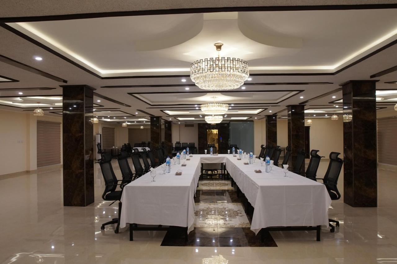 Swat Palace Hotel By Northin Mam Derai Екстер'єр фото