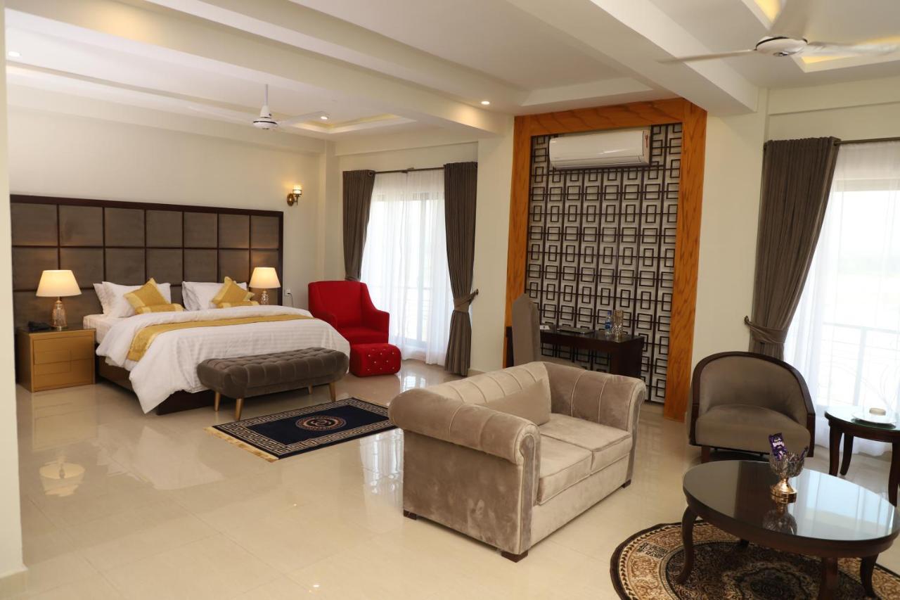 Swat Palace Hotel By Northin Mam Derai Екстер'єр фото